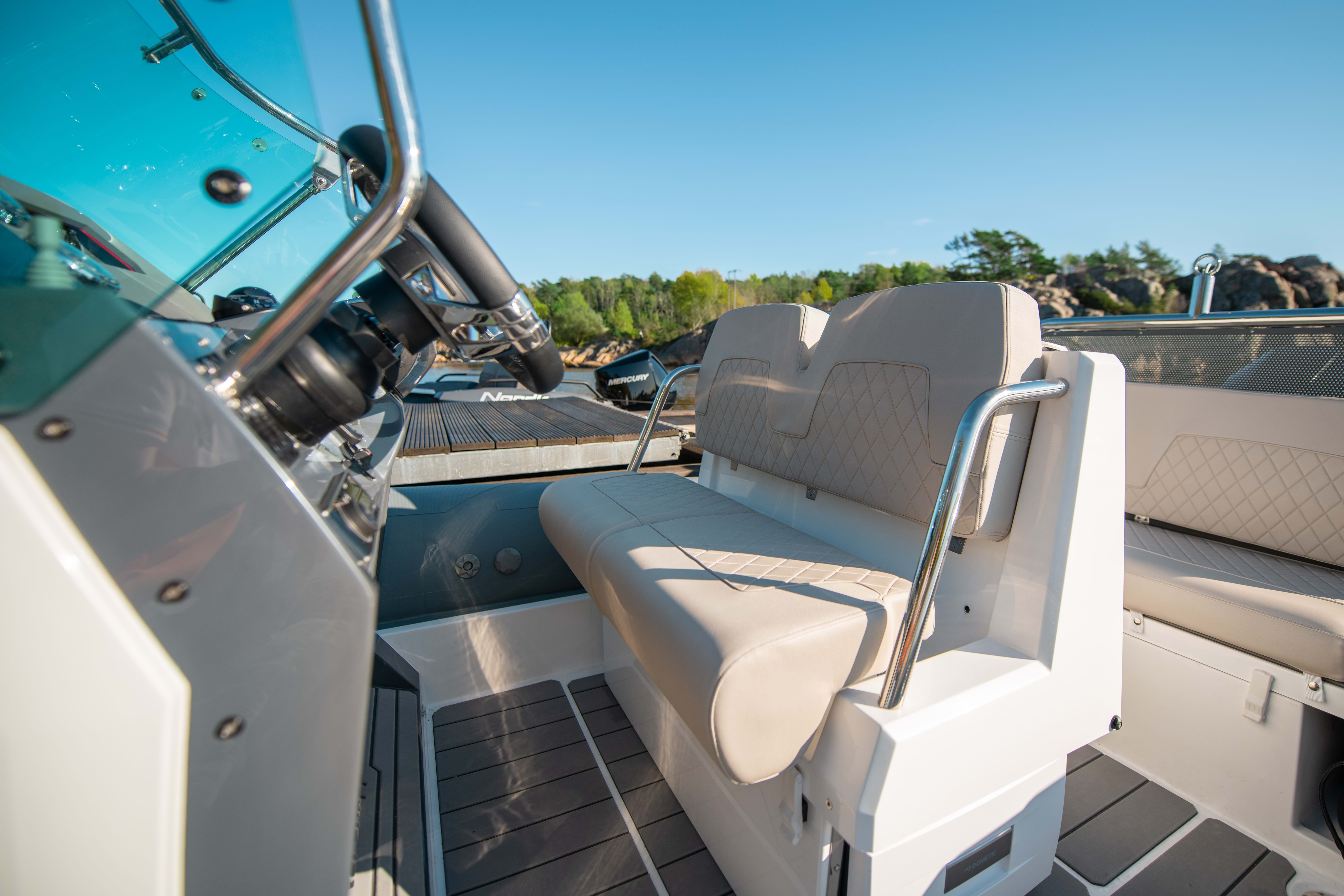 Nordkapp Airborne 7 RIB - båt - cockpit og førerbenk