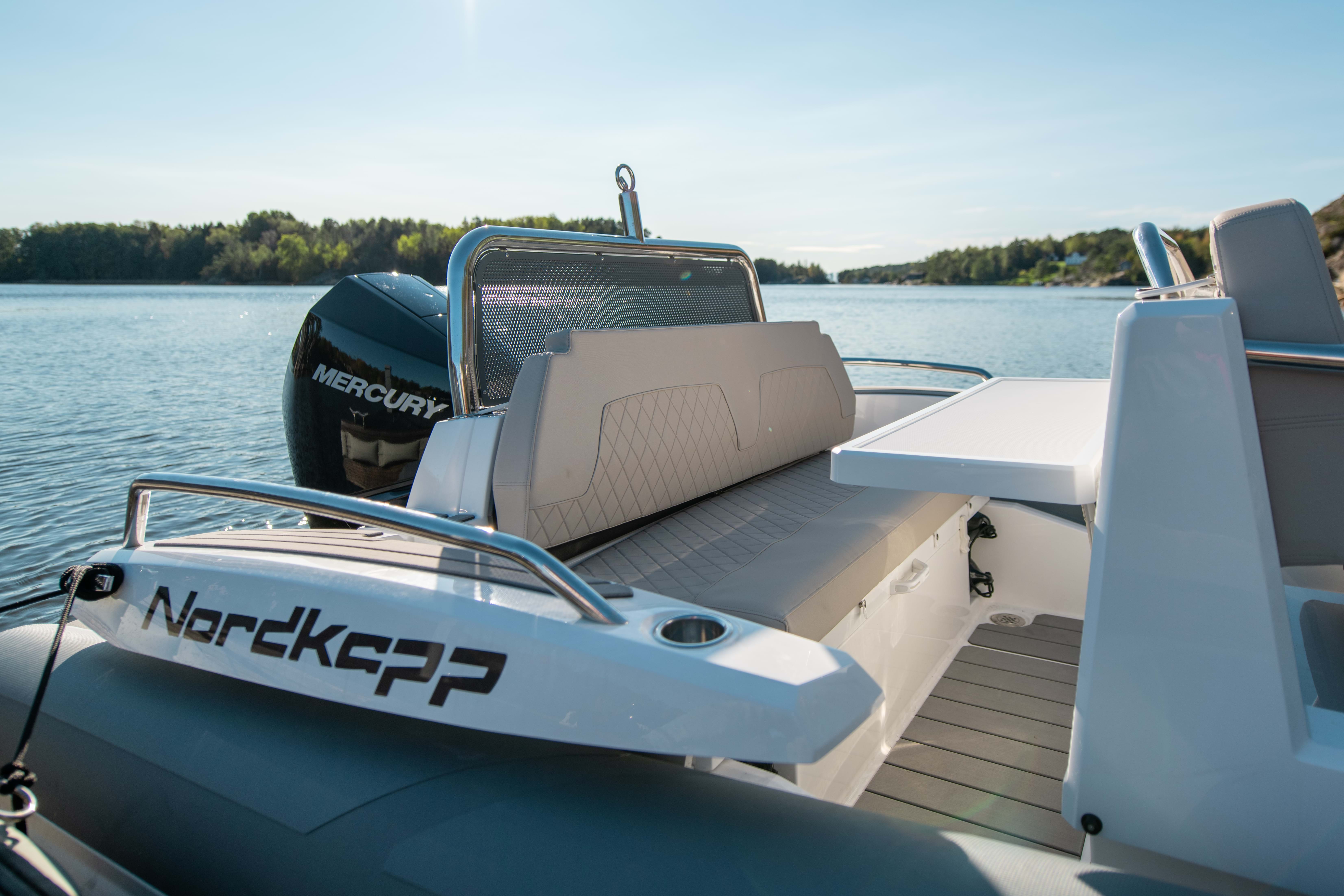 Nordkapp Airborne 7 RIB - båt -akterdekk og akterbenk