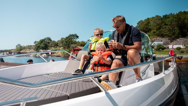 Båtliv med barn ombord: 7 viktige tips for et familieeventyr til sjøs.