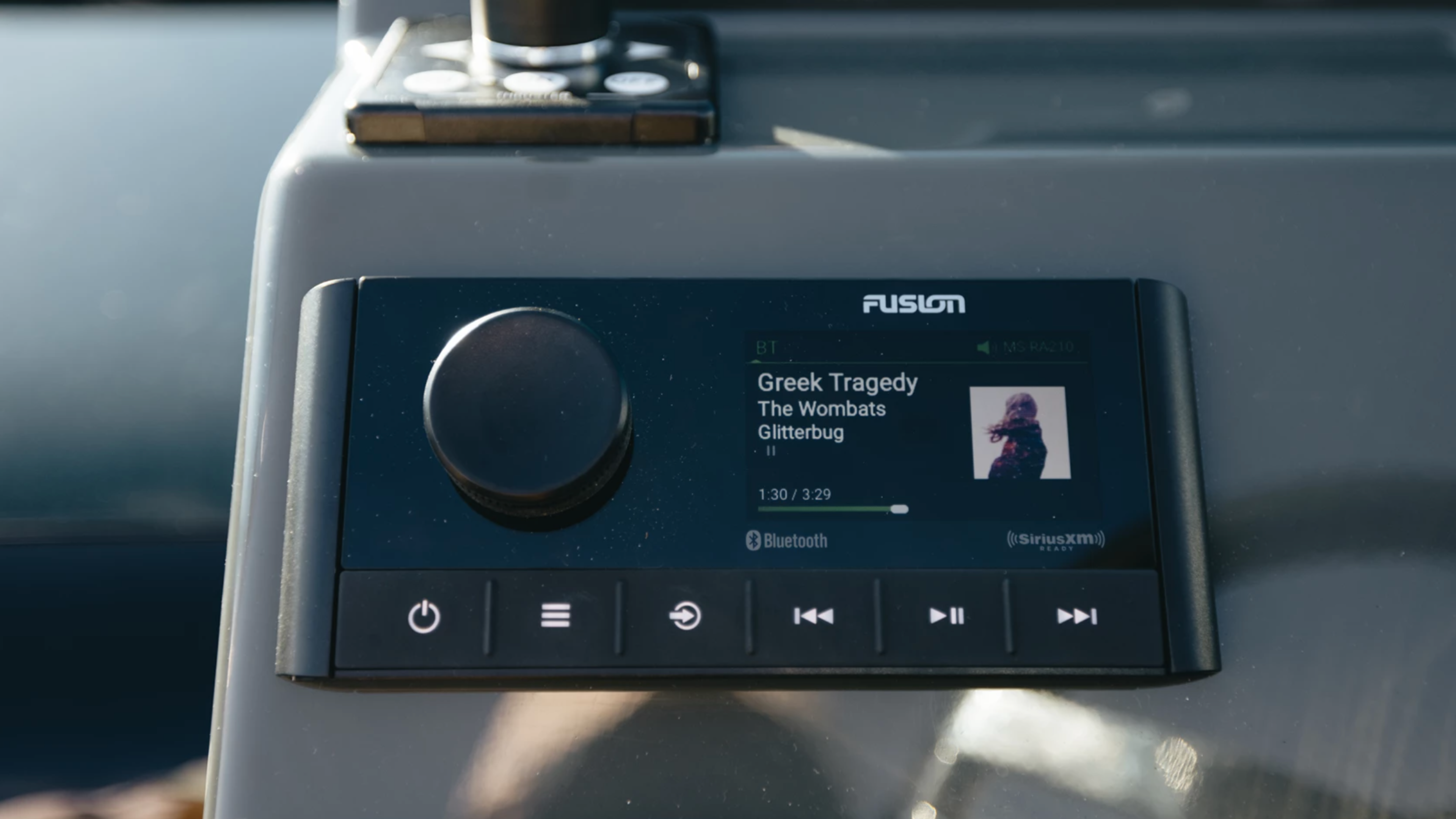 Ta båtturen til neste nivå med perfekt lyd